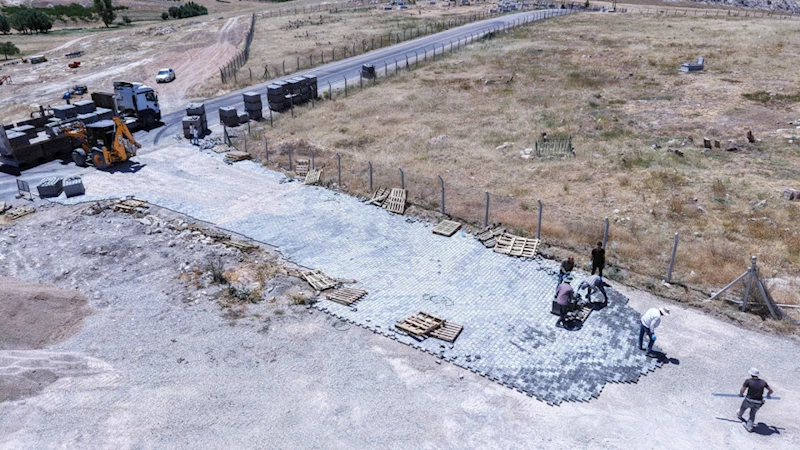 Büyükşehir’den Elbistan Yapılı ve Keçemağara’da Çevre Düzeni ve Yol Çalışması