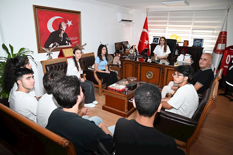 Sınavda derece yapan öğrencilerden protokole ziyaret