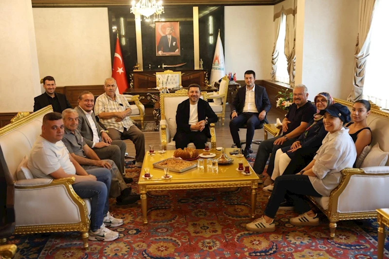 Başkan Rasim Arı, Halk Günü’nde Vatandaşları Dinledi