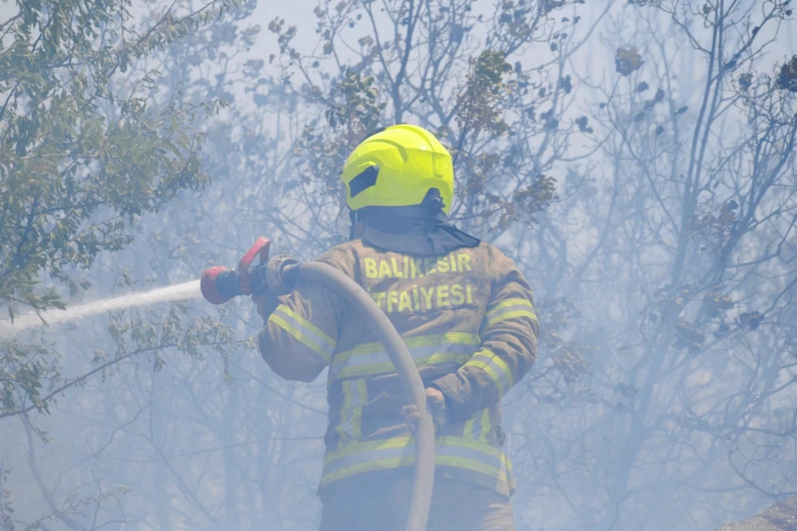 Balıkesir İtfaiyesi’nden bölge yangınlarına güçlü destek