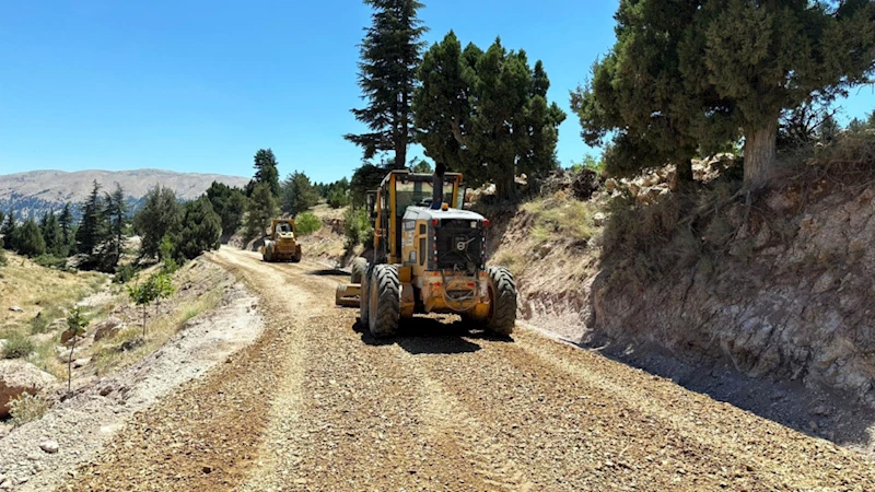 Büyükşehir’den Çağlayancerit Boylu’da Yol Çalışması