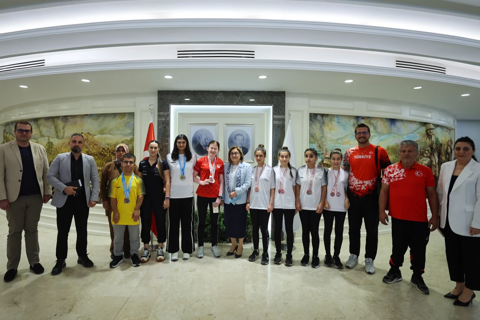 Gaziantep’in şampiyonları Başkan Şahin’le bir araya geldi