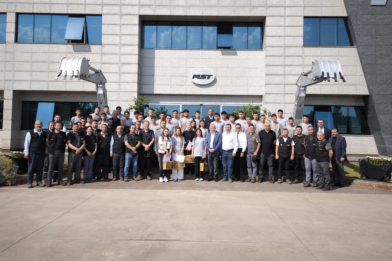 MST Akademi ilk mezunlarını verdi... Sektöre nitelikli genç güç
