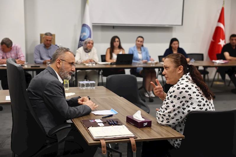 Başkan Özmen, Halk Günü buluşmalarında vatandaşları dinliyor