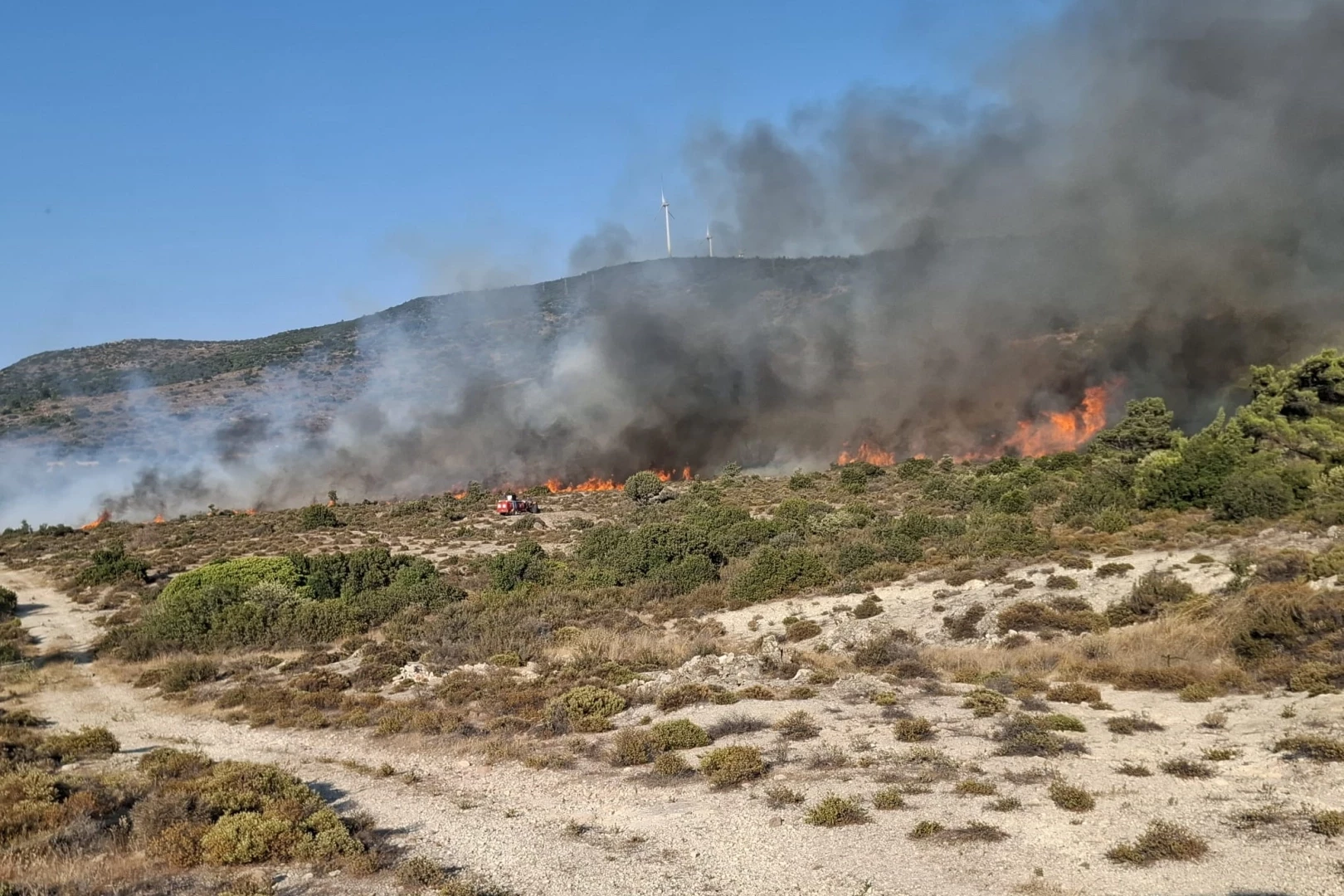 Urla yangını kontrol altına alındı