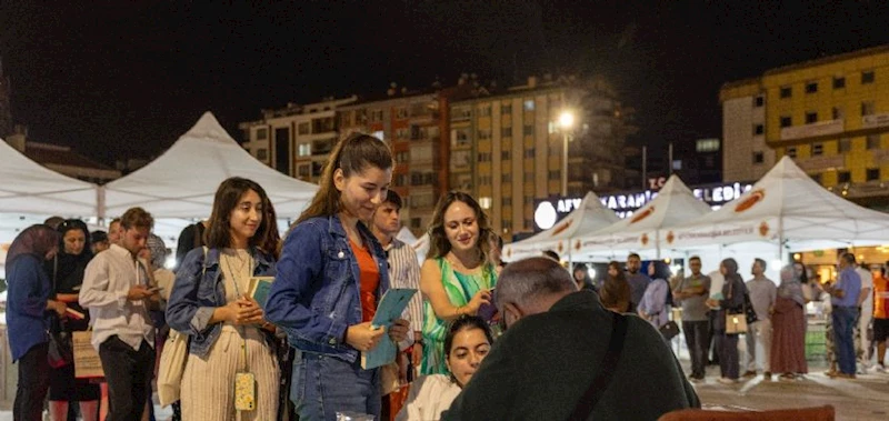 ŞEHRİMİZDE SAHAF ŞENLİĞİYLE EDEBİYAT RÜZGARI ESTİ