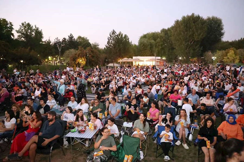 AÇIK HAVA FİLM GÜNLERİ’NDE NOSTALJİ VE KEYİF DOLU HAFTA