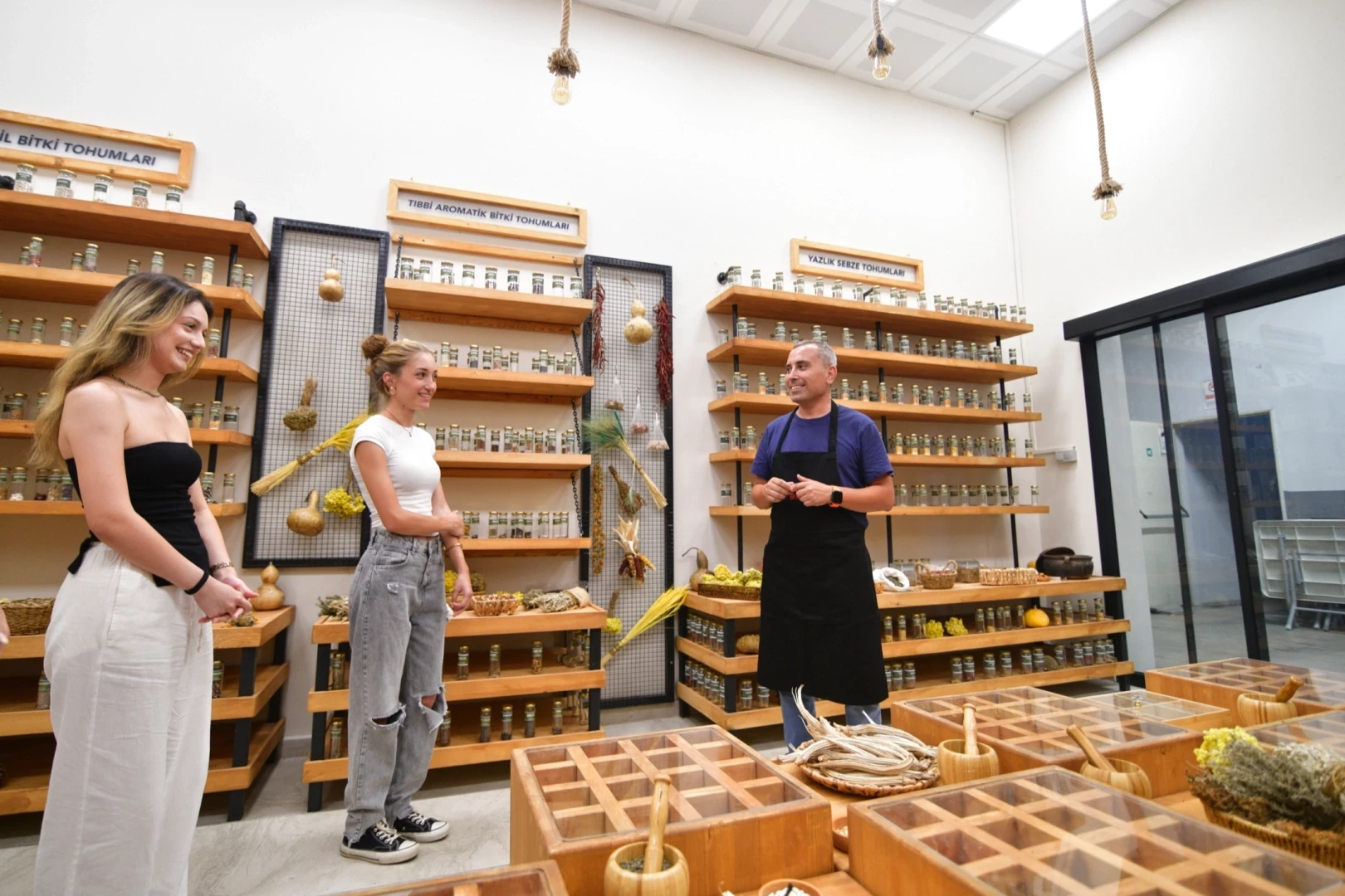 Bornova’da atalık tohum geleceğe taşınıyor