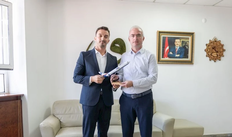 SunExpress Kurumsal Satış Yöneticisi Şafak Öztürk, Rize Belediye Başkan Vekili Muhittin Aydın Bilsel’i makamında ziyaret etti.