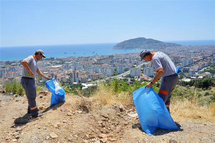 ALANYA BELEDİYESİ’NDEN 4-4’LÜK TEMİZLİK HİZMETİ