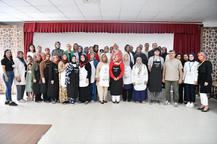 Maharetli Eller, En Güzel Analı-Kızlı Yemeğini Yapmak İçin Yarıştı