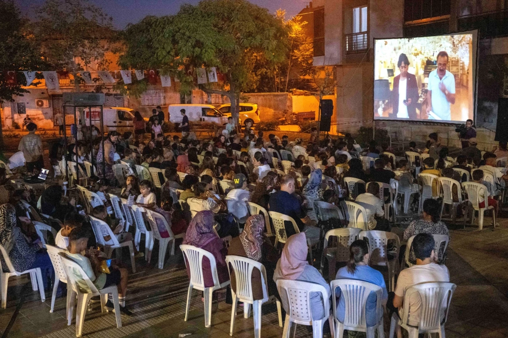 İzmir Bornova’da yaz akşamları gülümsetti