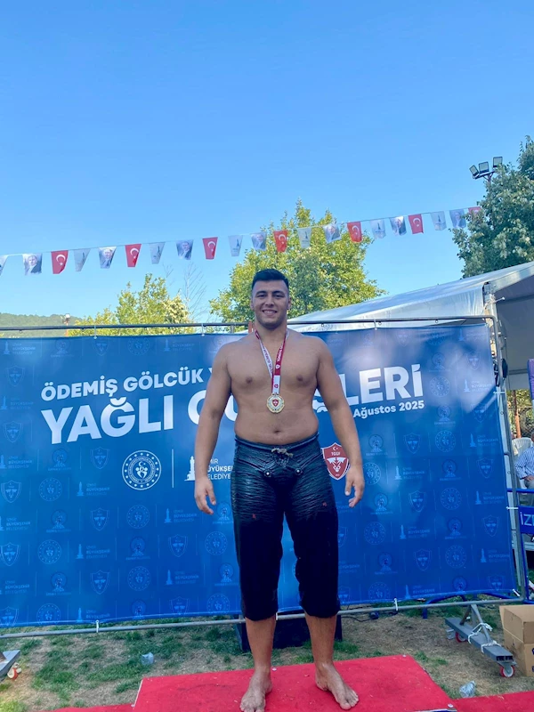 Kemer Belediye güreşçisi kürsüye çıktı