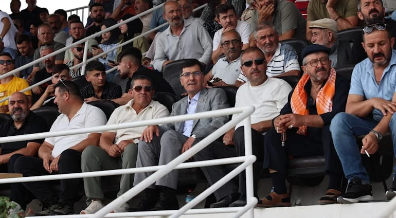 GELENEKSEL RAHVAN AT YARIŞLARI YOĞUN İLGİ GÖRDÜ