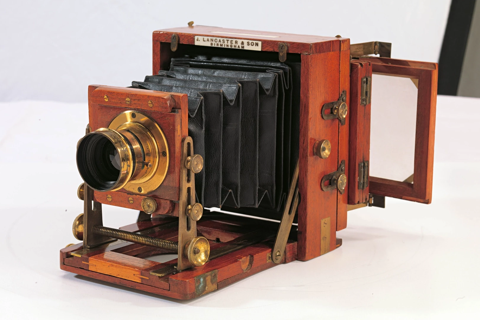 Zamanın kadrajında fotoğraf tarihine yolculuk