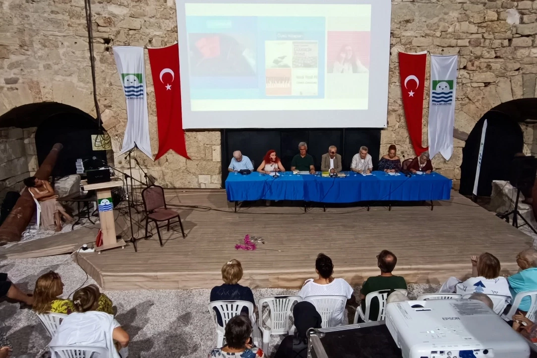 Foçalı yazarlar tarihi kalede buluştu