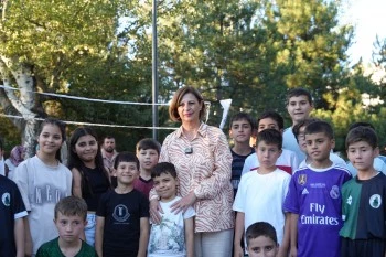 “BU ENERJİYİ ÇOCUKLARIN GÜLEN GÖZLERİNDEN ALIYORUM”