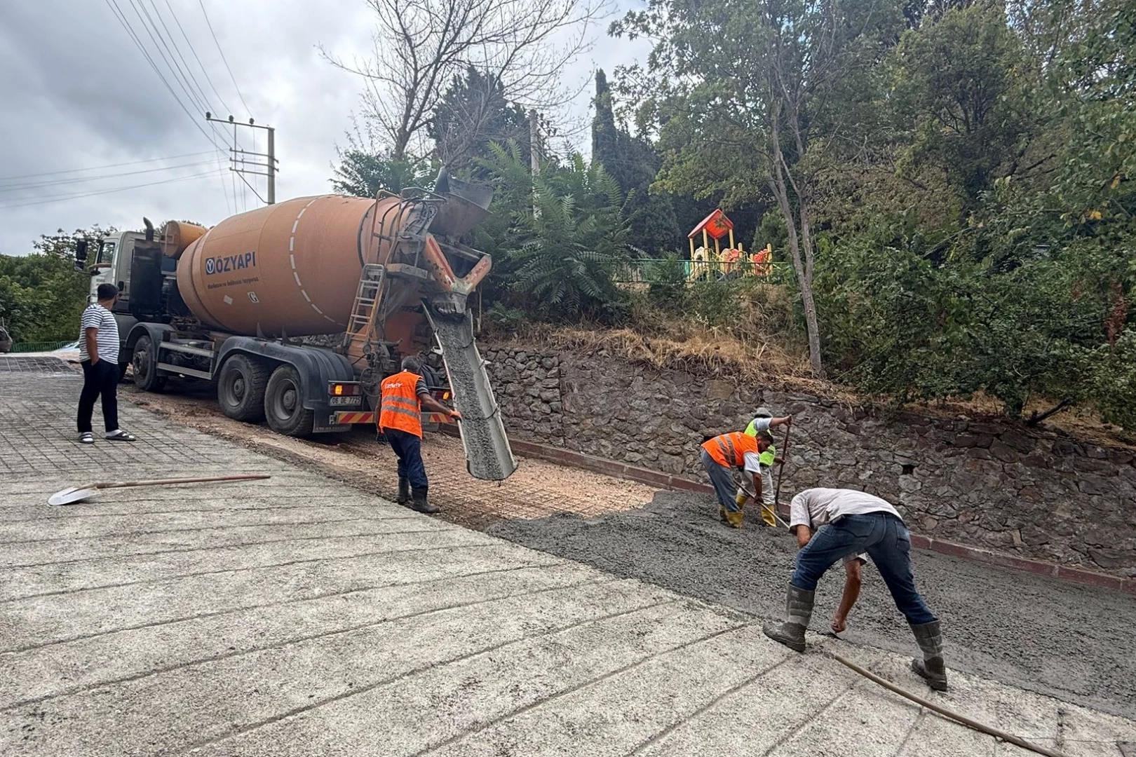 İzmit Belediyesi’nden hızlı ve etkili yol hizmeti