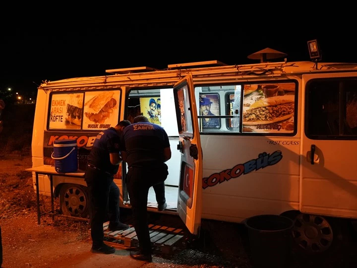 Zabıtadan seyyar satıcılara müdahale