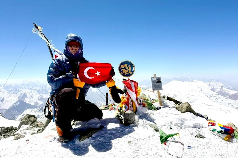 Nilüfer Belediyesi personelinden 30 Ağustos Zafer Bayramı’na özel zirve tırmanışı