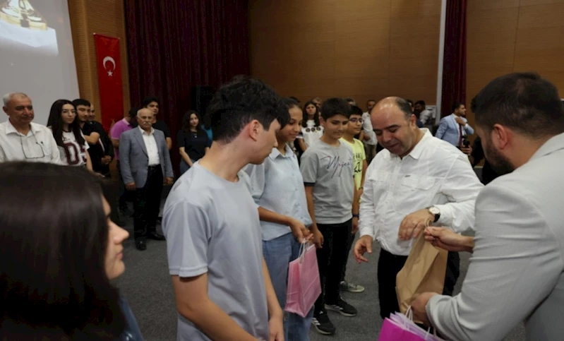 KARAKÖPRÜ BELEDİYESİ’NDEN BAŞARILI ÖĞRENCİLERE ÖDÜL