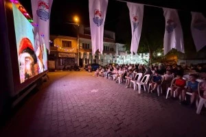 SİNEMA KEYFİ ELMALIK KÖY MEYDANINDA