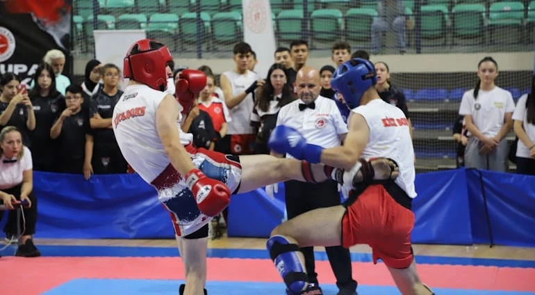 KÜTAHYA BELEDİYESPORUMUZ KICK BOKS ZAFER KUPASININ YILDIZLAR ŞAMPİYONU OLDU