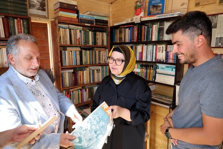 Kar Tanesi Gelinlik Evi’ni ve Sahaflar Çarşısı’na Böhürler