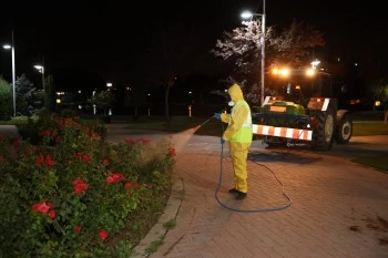 YEŞİL ALANLAR İÇİN GECE İLAÇLAMALARI DEVAM EDİYOR