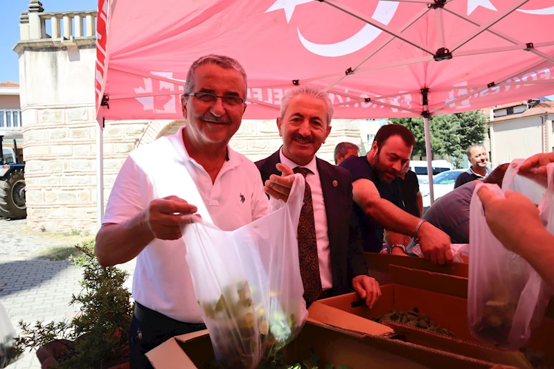 AKMEŞE’DE VATANDAŞLARA BİNLERCE FİDE DAĞITILDI