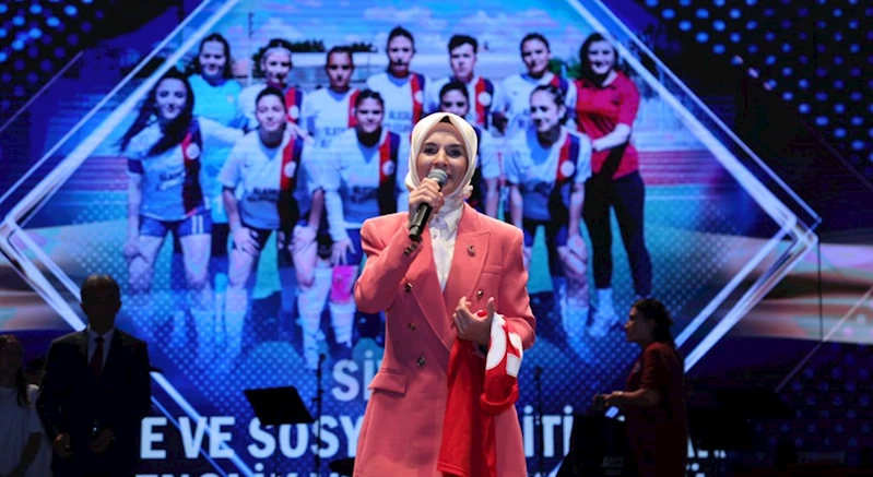 Aile ve Sosyal Hizmetler Bakanımız Göktaş kadın futbolcuların 