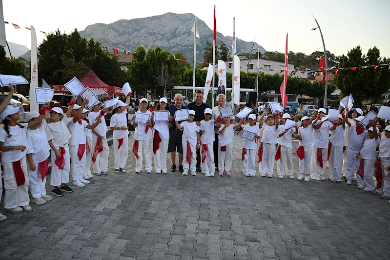 Kursiyerlere sertifikaları düzenlenen törenle verildi