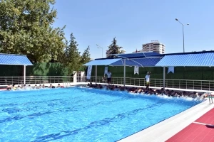 Çocuklara yüzme eğitimi verildi