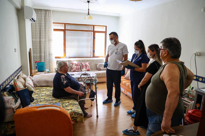 Büyükşehir bakıma muhtaç hastaların yüklerini hafifletiyor