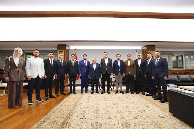 Başkan Büyükkılıç, AK Parti Gençlik Kolları Başkanı İbiş’i Konuk Etti