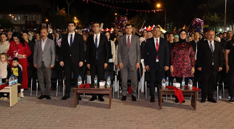 VATANDAŞLARIMIZ DUMLUPINAR’DA BÜYÜK ZAFER COŞKUSUNA ORTAK OLDU