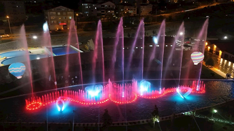 Kapadokya Su ve Işık Sahnesi Gösteri Havuzu Muhteşem Bir Programla Açıldı