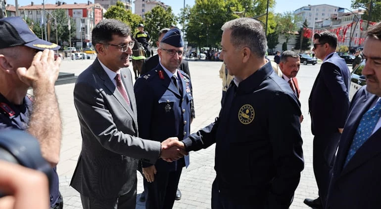 İÇİŞLERİ BAKANI ALİ YERLİKAYA ŞEHRİMİZDE İL PROTOKOLÜ TARAFINDAN KARŞILANDI