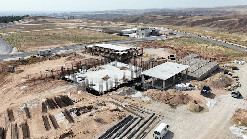 YENİ ŞEHİR MEZARLIĞI’NDA KÜLLİYE İNŞAATI HIZLA YÜKSELİYOR