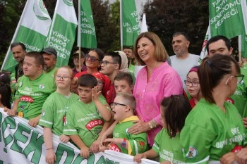 “DOSTLUK YÜRÜYÜŞÜ” ÖZEL ANLARA SAHNE OLDU