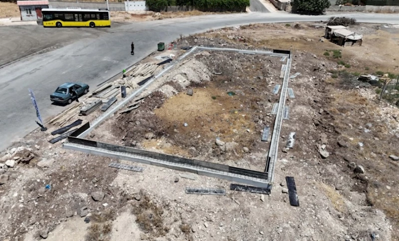 GÜLLÜBAĞ’DA GENÇLER İÇİN YENİ SEMT SAHASI KAZANDIRILIYOR