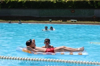 KENTPARK YAPAY PLAJ YAZ SEZONUNA HIZLI BAŞLADI: 17 BİN ZİYARETÇİ AĞIRLANDI