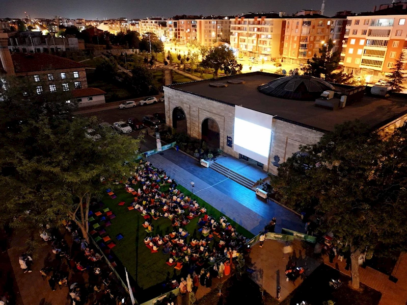 KARATAY’DA AÇIK HAVADA SİNEMA KEYFİ