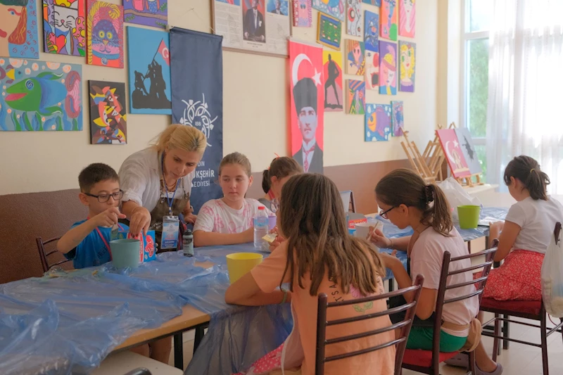 BAŞKAN ÇERÇİOĞLU’NDAN YAZ KURSLARINDA YARATICI RUHLARA DESTEK: AYDINLI ÇOCUKLAR SANATSAL TASARIMLA TANIŞIYOR
