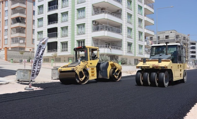 MEHMETÇİK MAHALLESİ’NDE ASFALT SERİMİ DEVAM EDİYOR