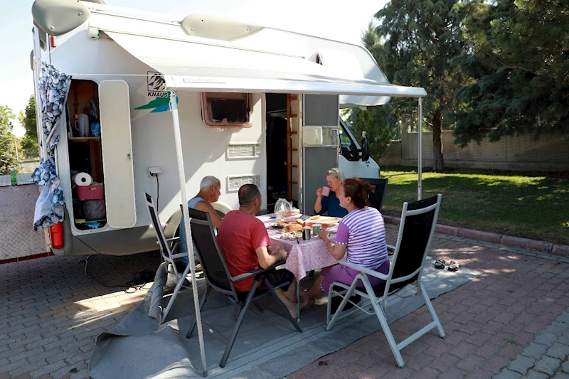 ŞEHRİN MERKEZİNDE KARAVAN KONFORU