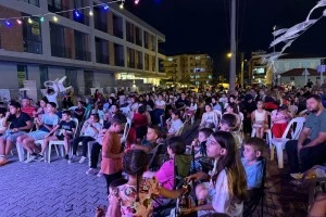 AÇIK HAVADA SİNEMA COŞKUSU TOSUN PAŞA FİLMİYLE DEVAM ETTİ