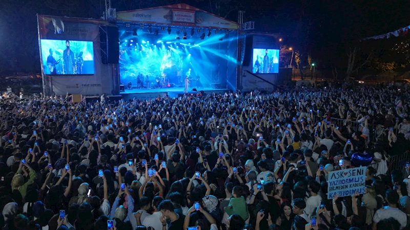 Zafer Bayramı Coşkusu Gökhan Türkmen Konseriyle Tavan Yaptı