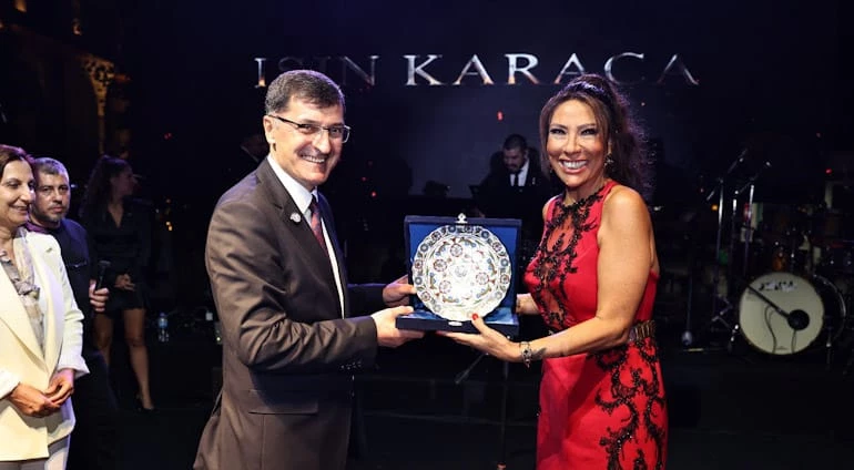 ŞEHRİMİZDE BÜYÜK ZAFERİN 103. YILI IŞIN KARACA KONSERİYLE TAÇLANDI