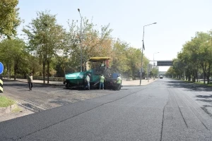 11 kilometrelik 11 cadde ve bulvara 30 bin ton asfalt serildi